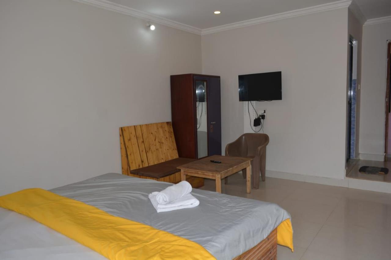 Esther Guest House Calangute Oda fotoğraf